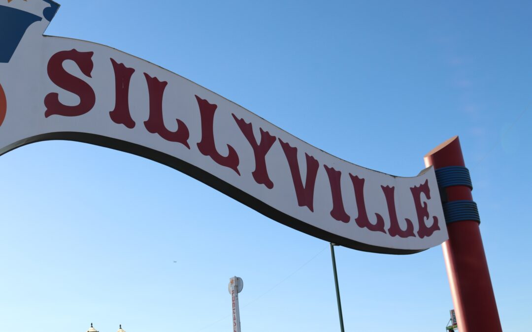 Amusement park sign that says "Sillyville"